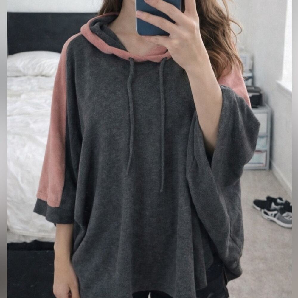 Andree by Unit  Hoodie  Color Block Top Size Small
